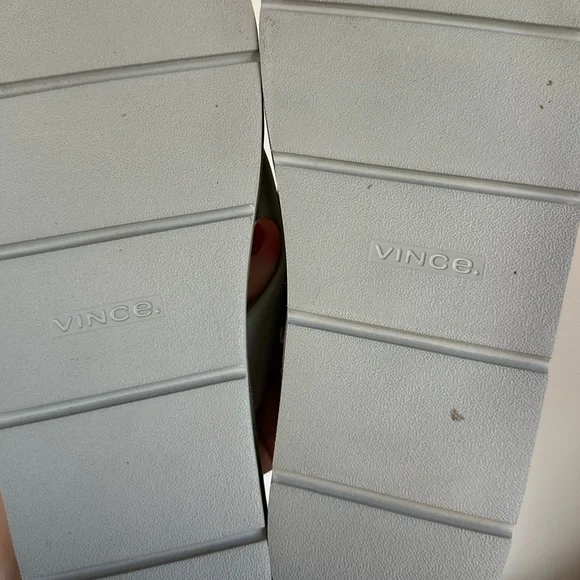 Vince Olexa Leather Flip Flop Sandals - Picture 6 of 10